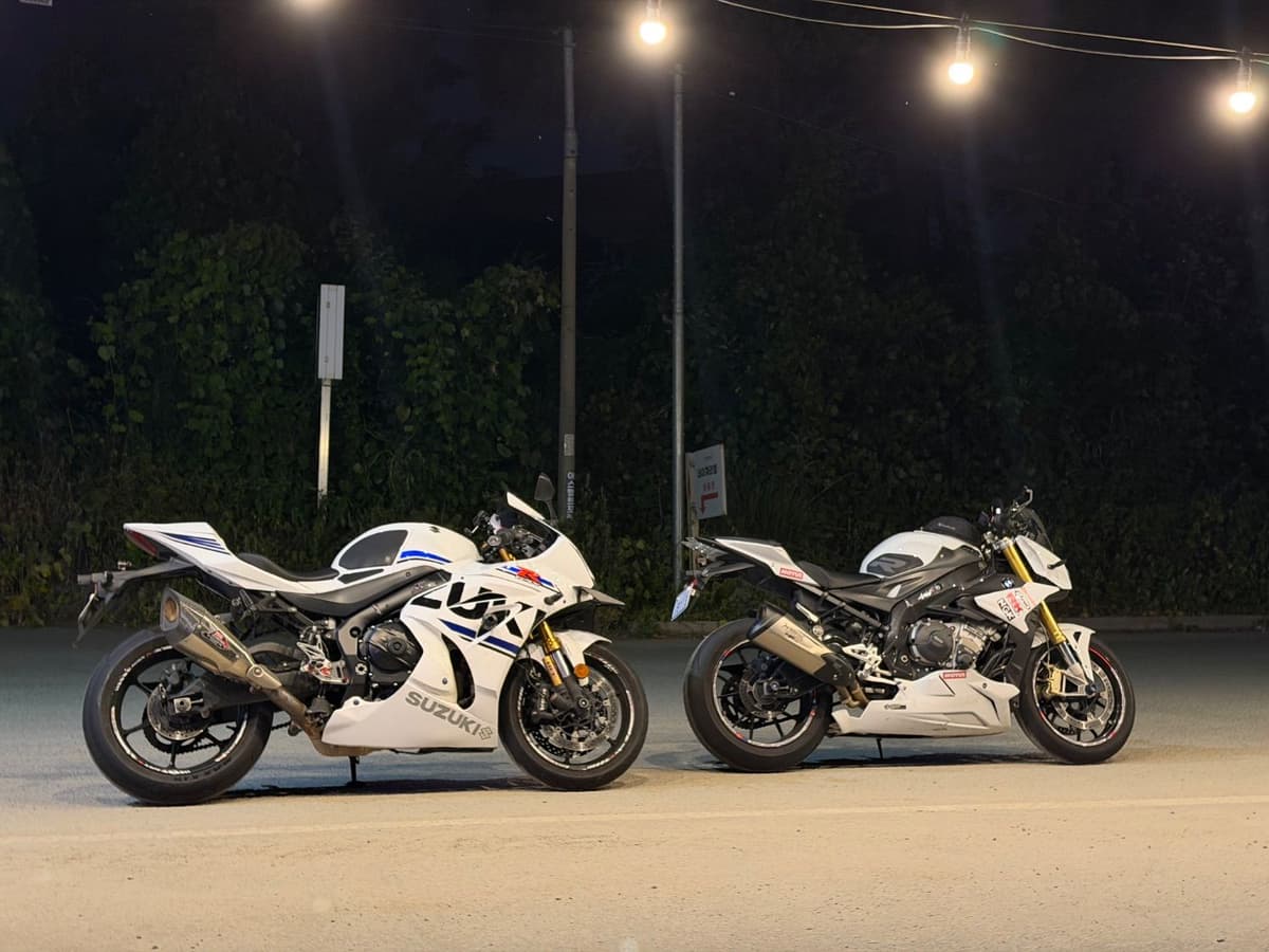 스즈키 GSX R 1000 2