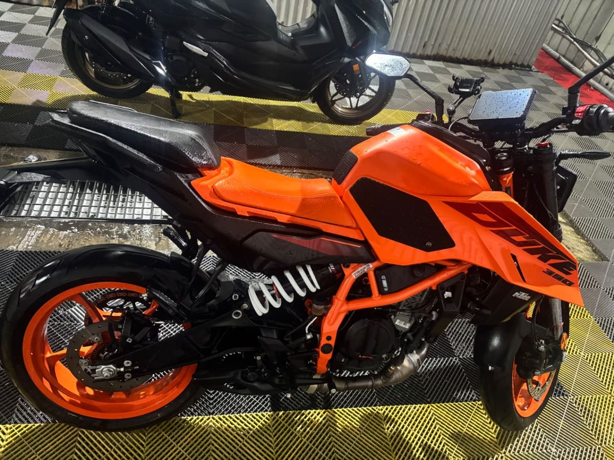 KTM 390 듀크 1