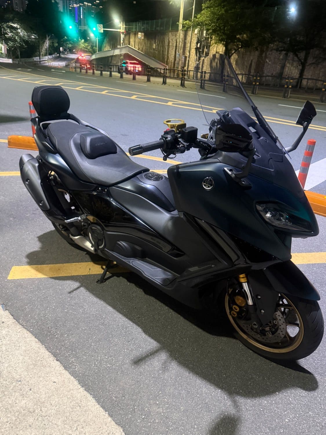 야마하 TMAX 560 5