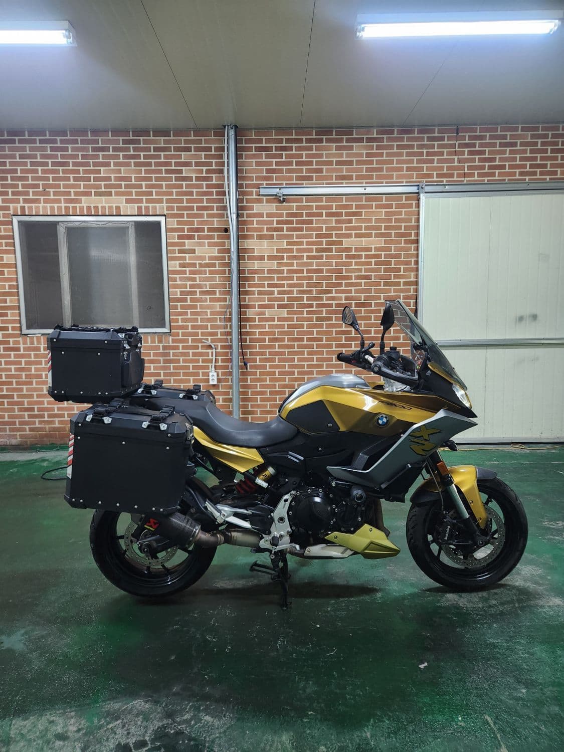 BMW F 900 XR 2