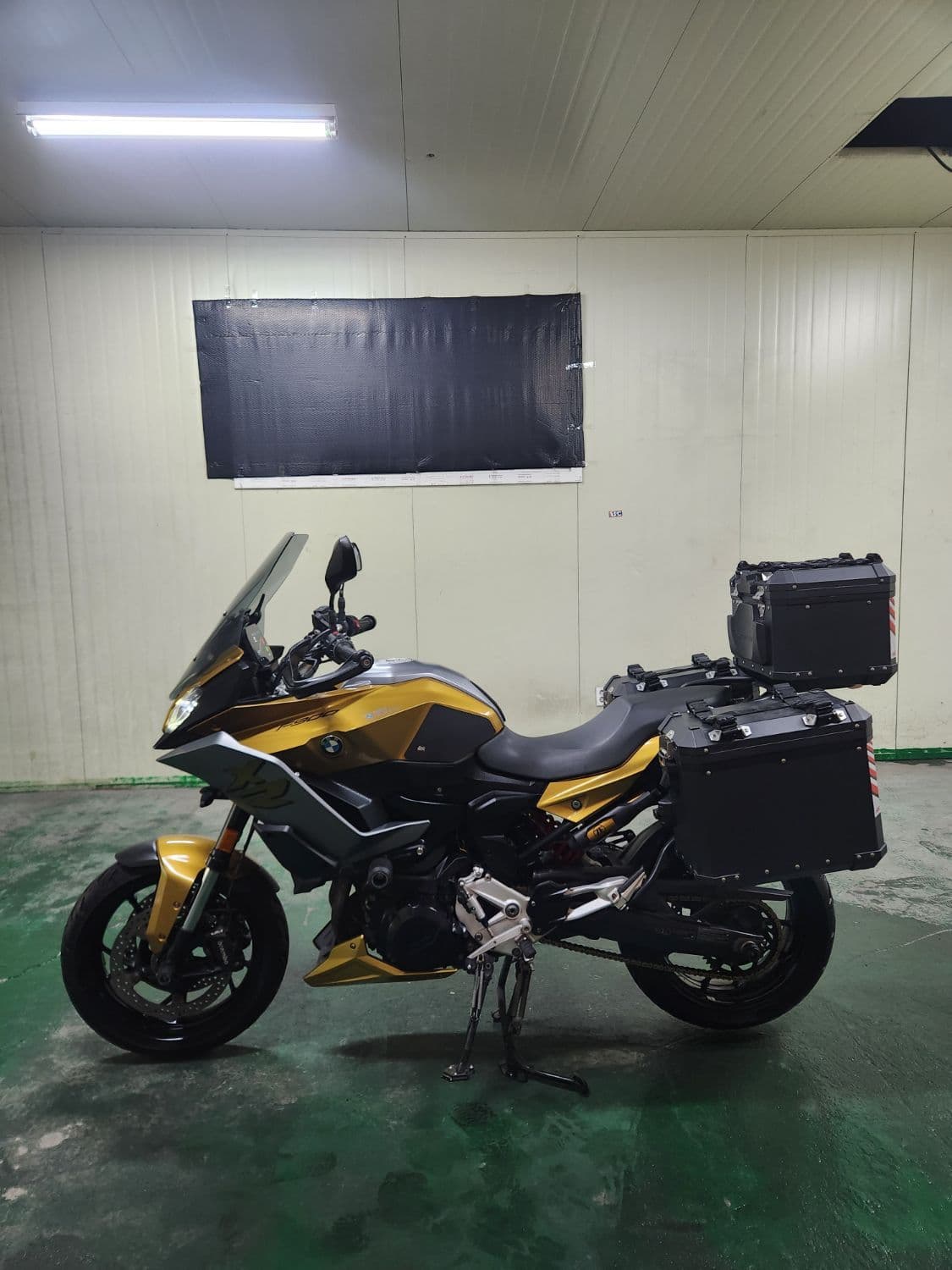 BMW F 900 XR more