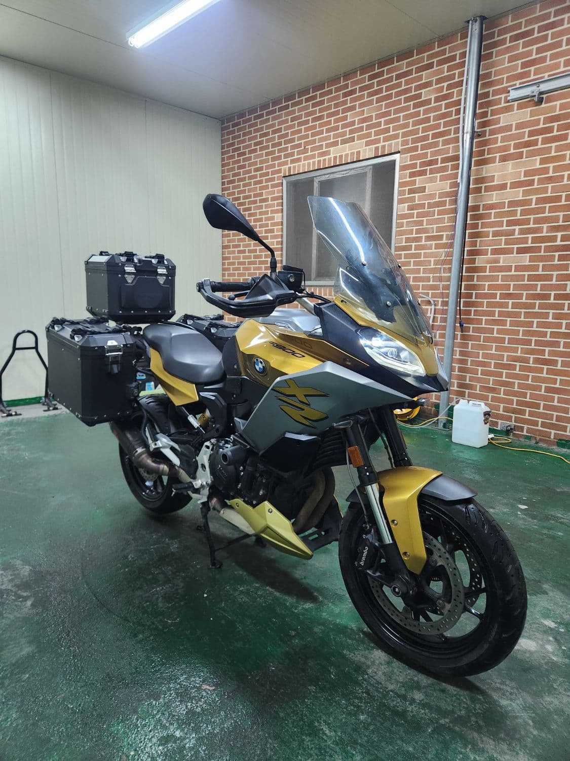 BMW F 900 XR 1