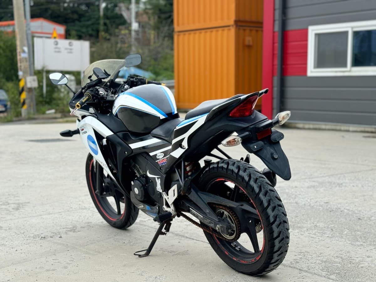 혼다 CBR 125 R 7