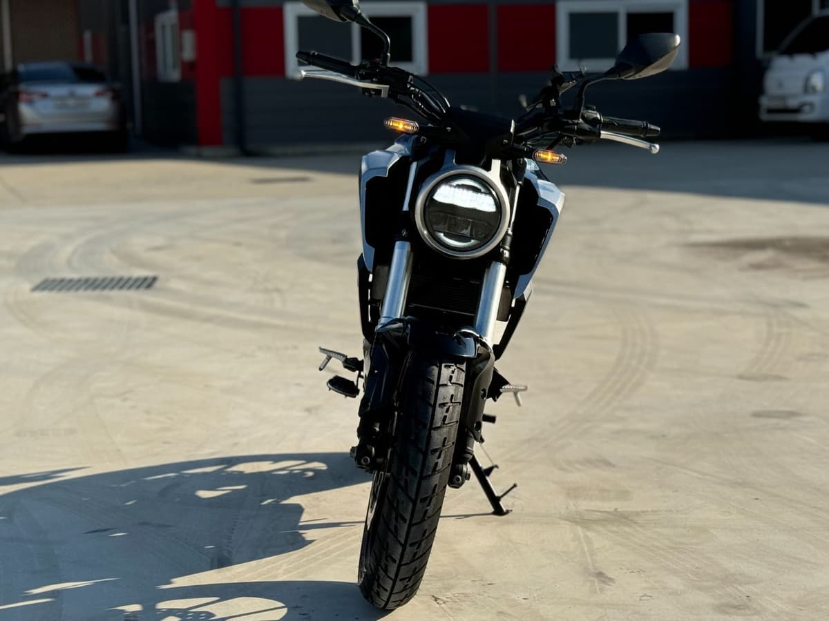 혼다 CB 125 R 3