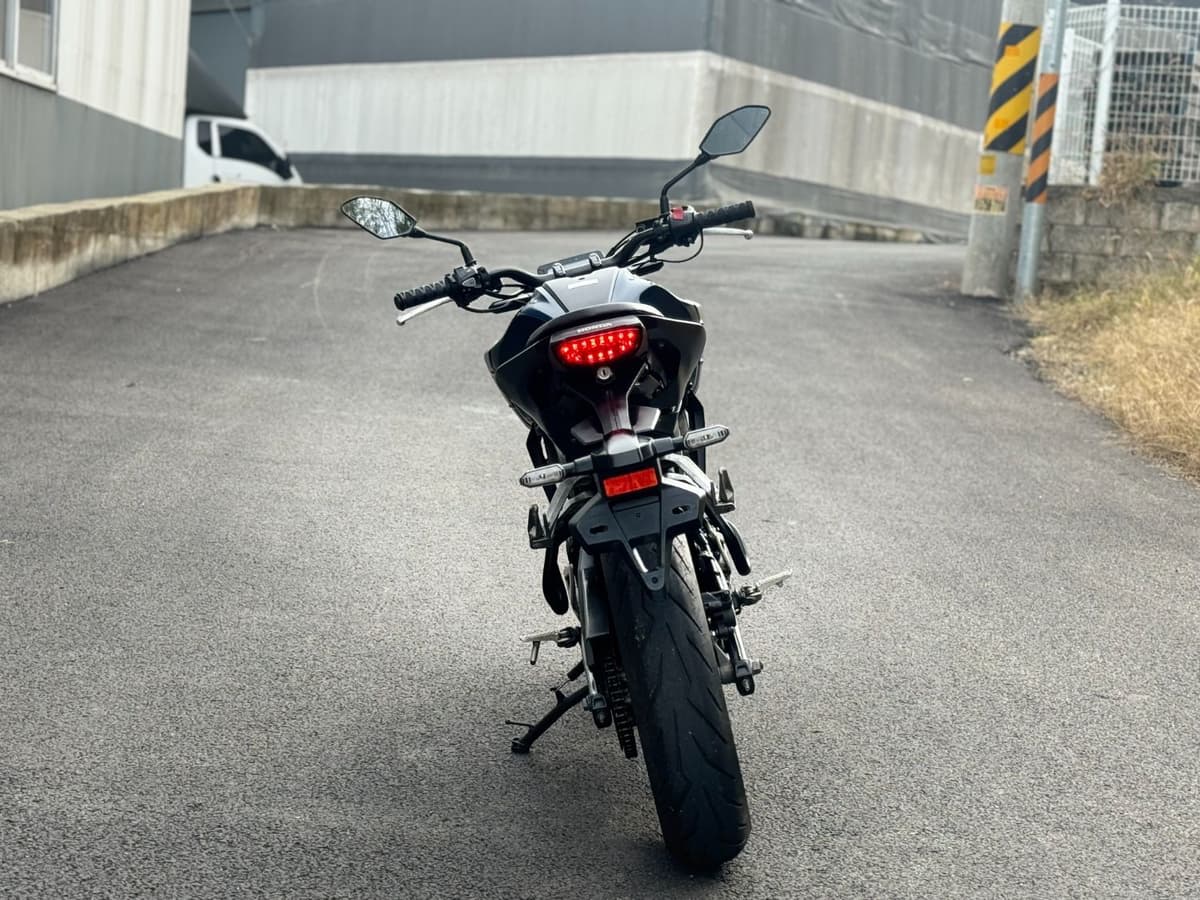 혼다 CB 125 R 8