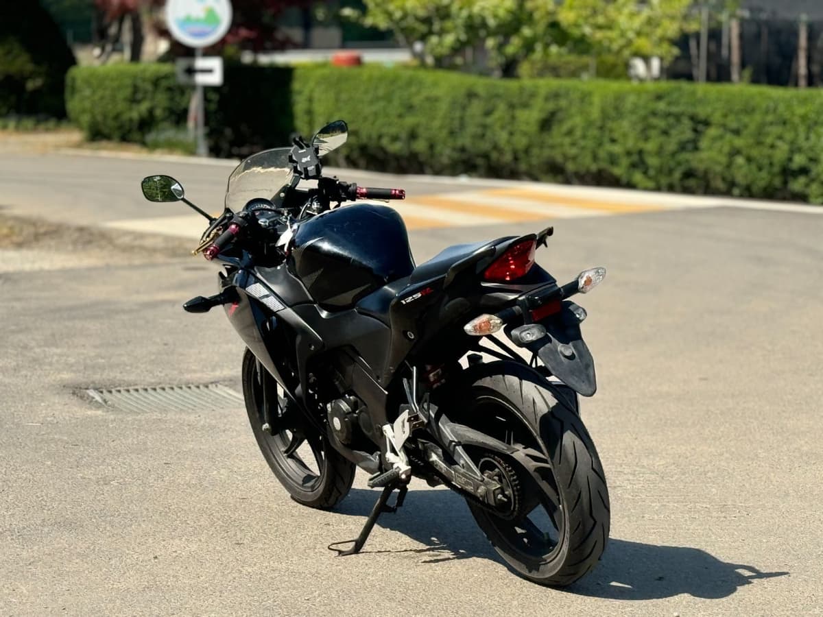혼다 CBR 125 R more