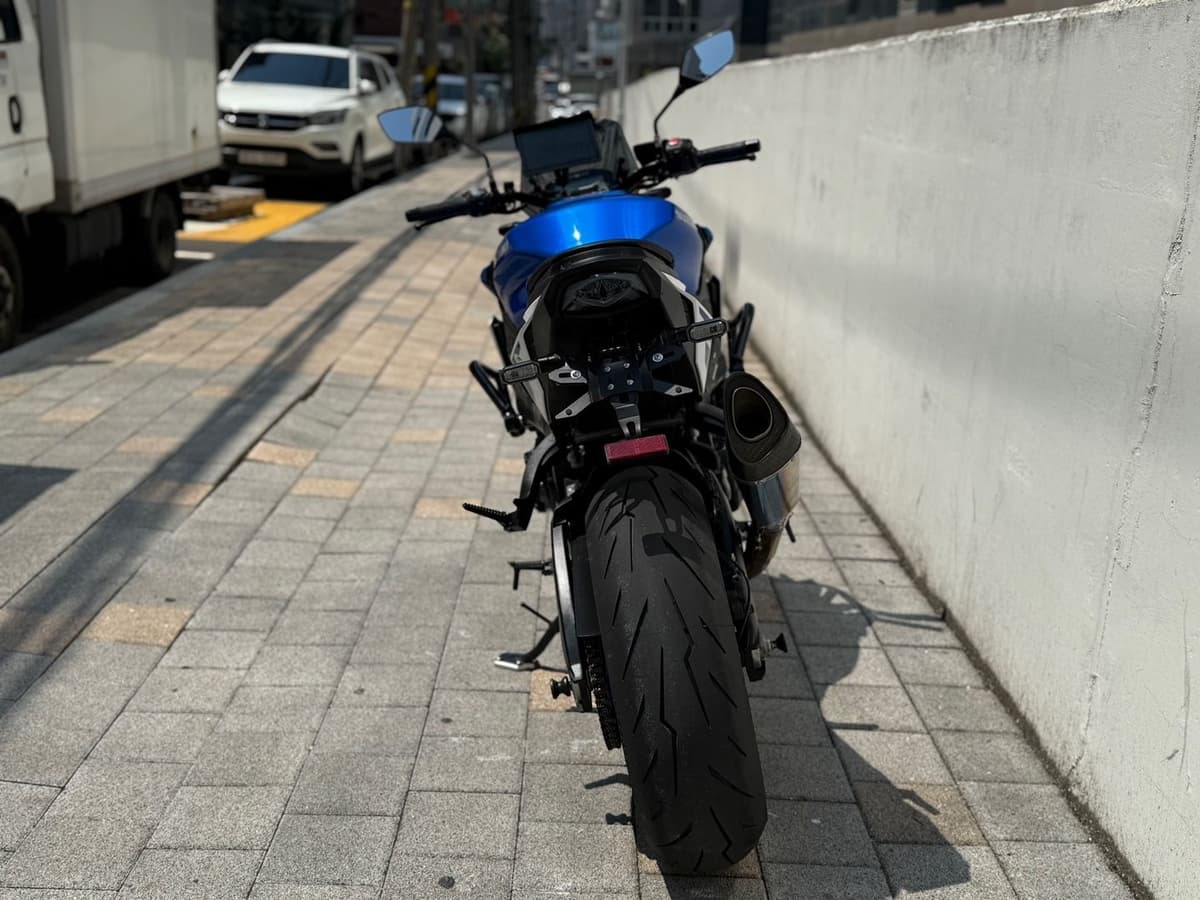 스즈키 GSX S 1000 8