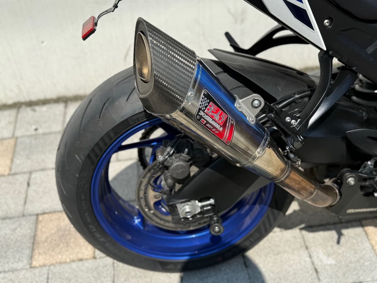스즈키 GSX S 1000 9