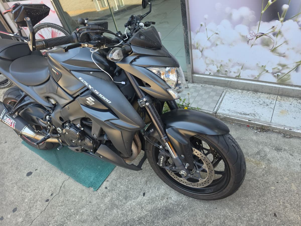 스즈키 GSX S 1000 4