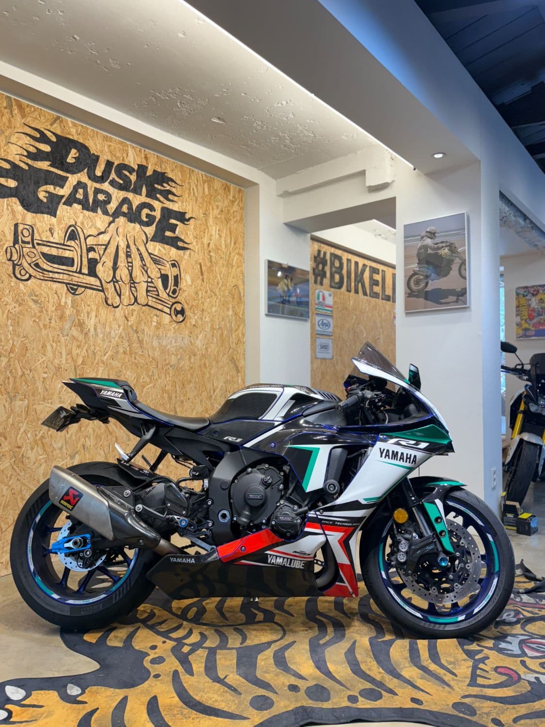 야마하 YZF R1 2
