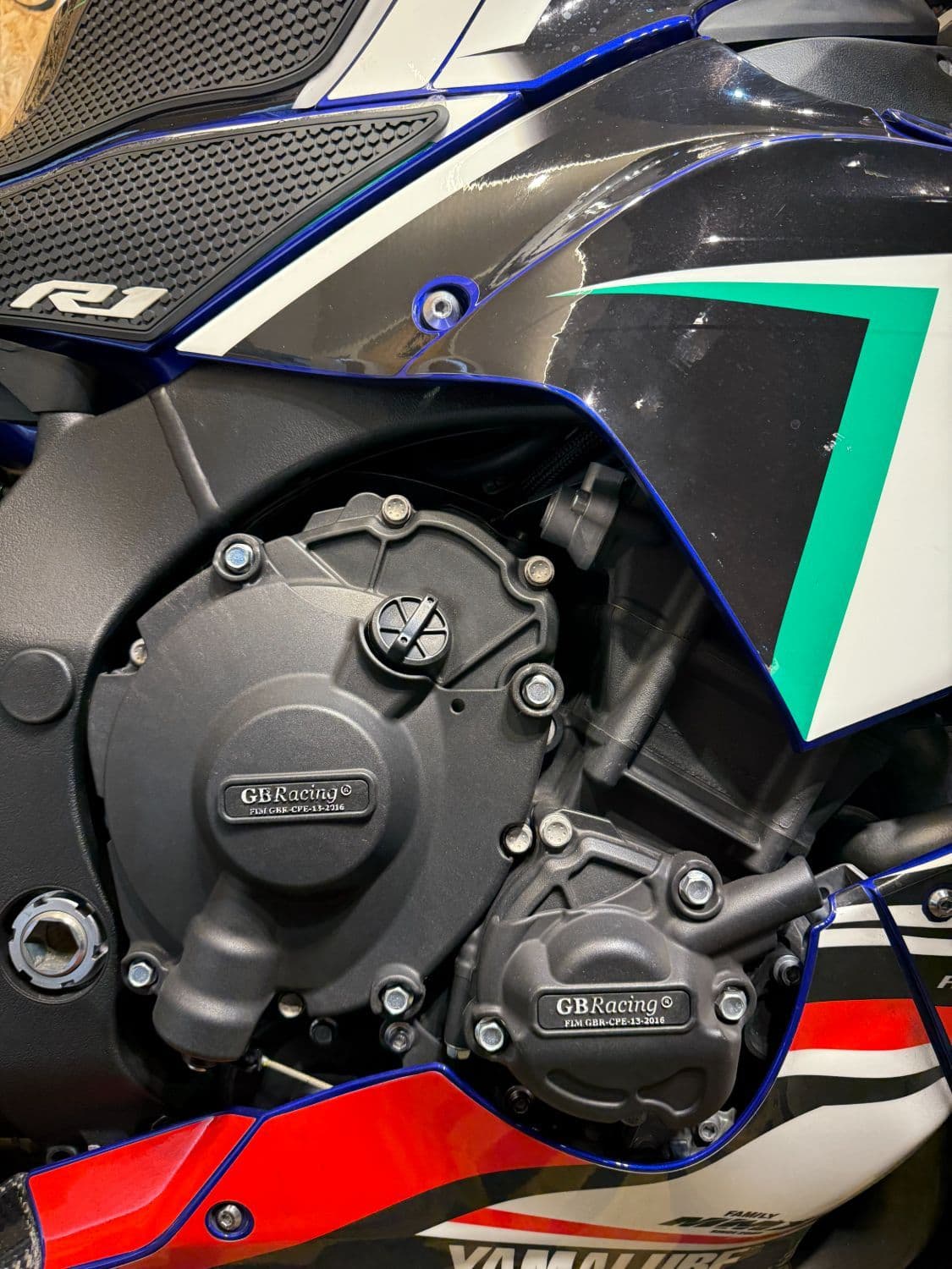 야마하 YZF R1 8