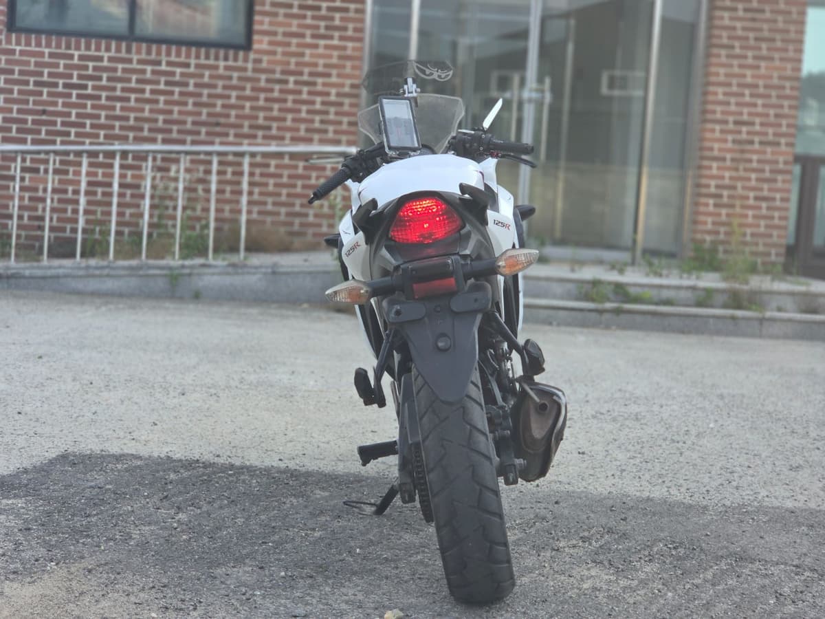 혼다 CBR 125 R more