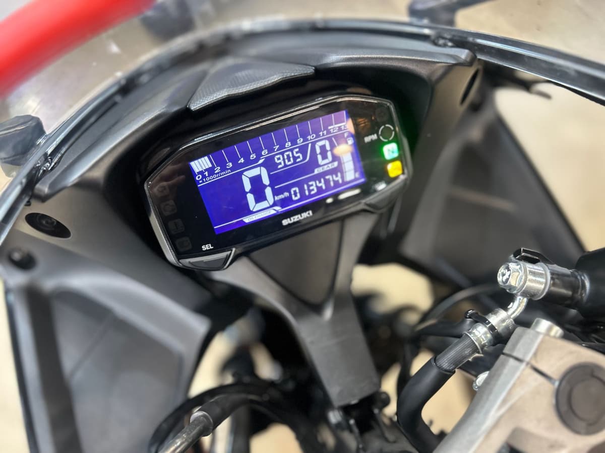 스즈키 GSX R 125 ABS 12