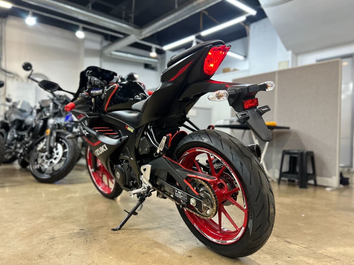스즈키 GSX R 125 ABS 10