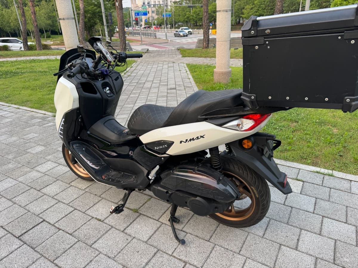 야마하 NMAX 155 8