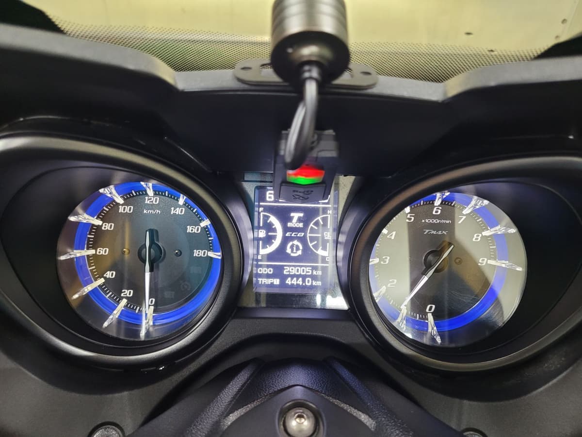 야마하 TMAX 560 10