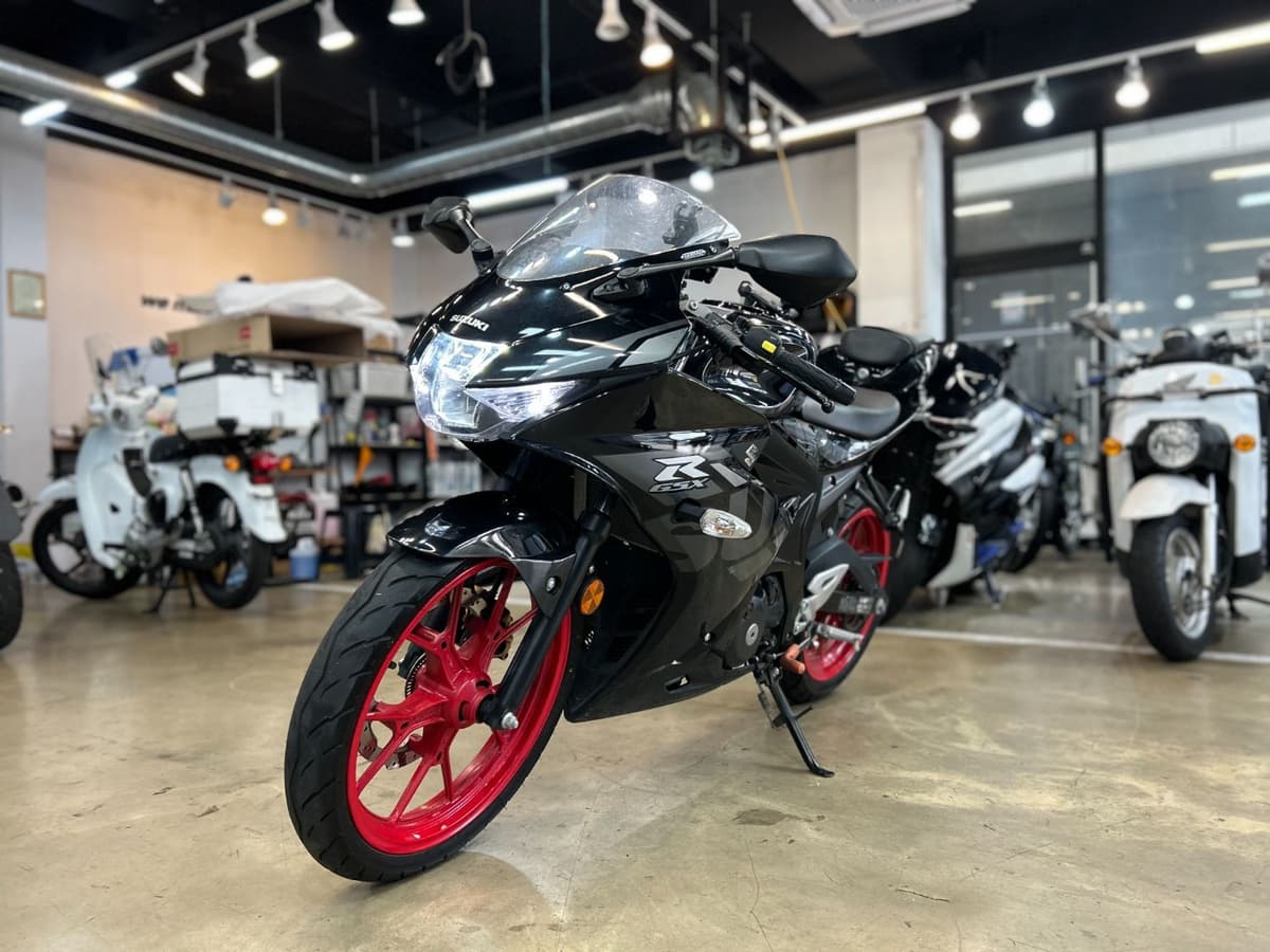 스즈키 GSX R 125 ABS 9