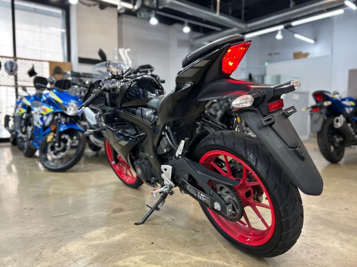 스즈키 GSX R 125 ABS 10