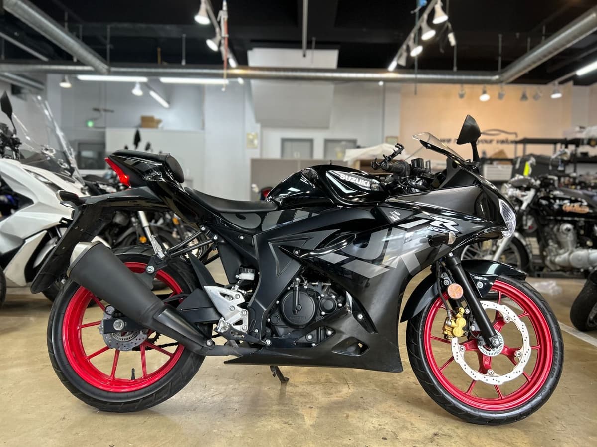 스즈키 GSX R 125 ABS 1