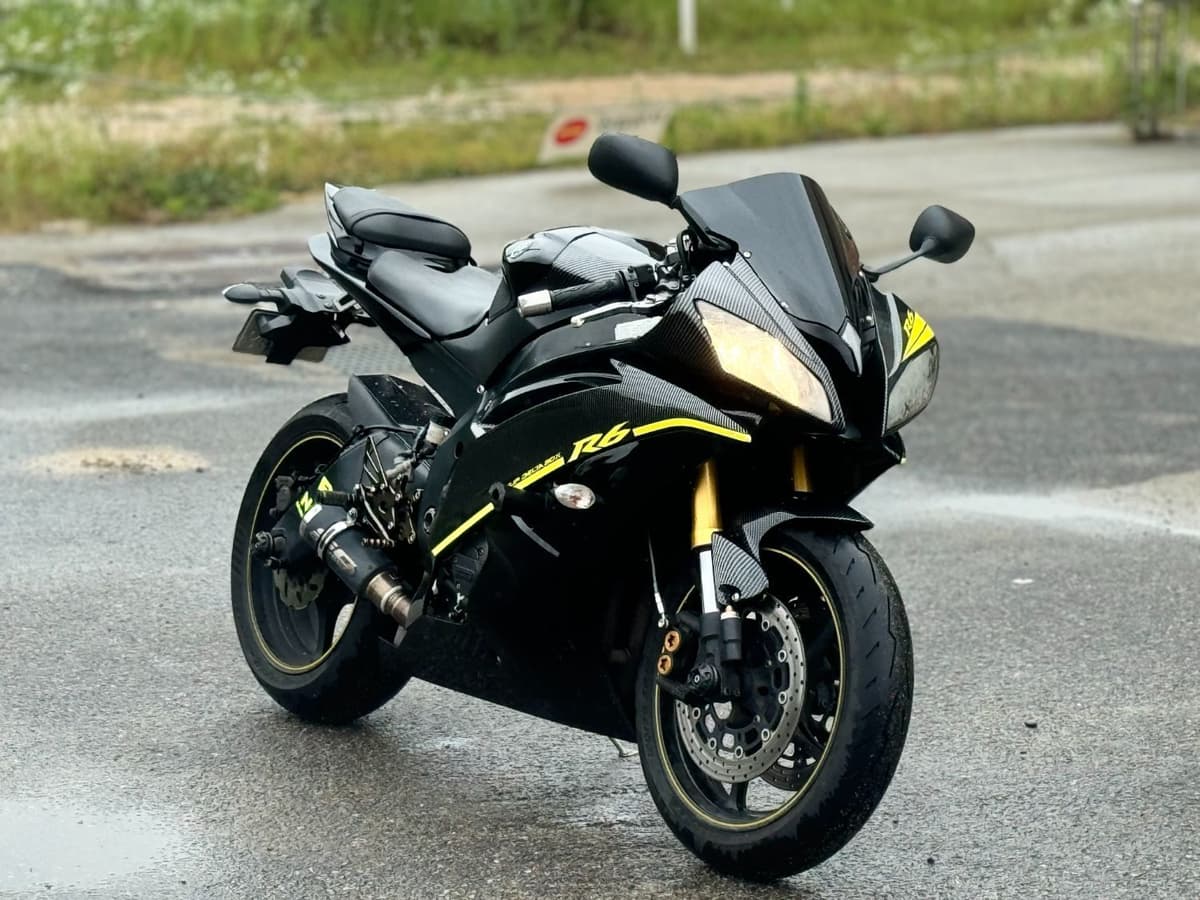 야마하 YZF 600 R 1