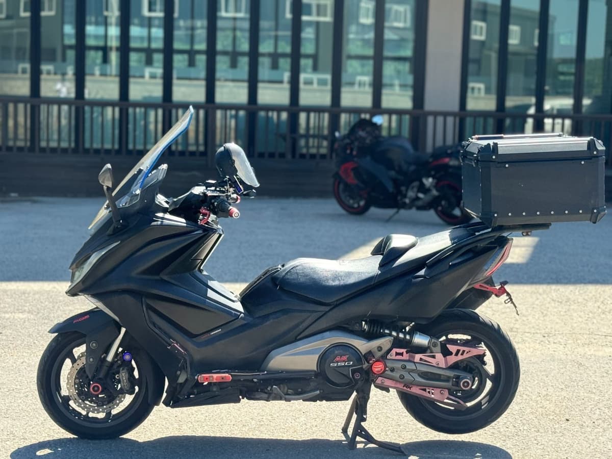 킴코 AK 550 i 4