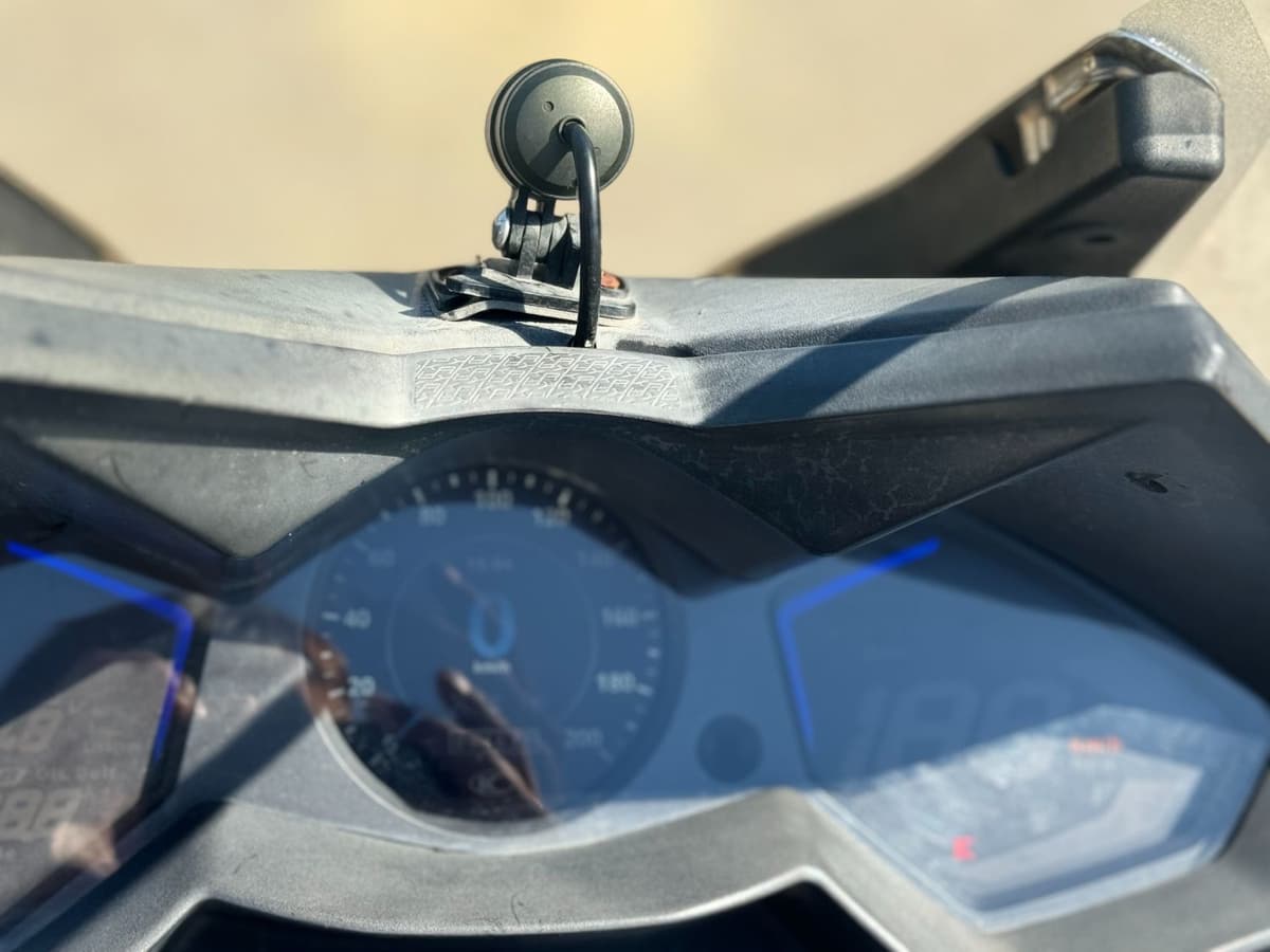 킴코 AK 550 i 9