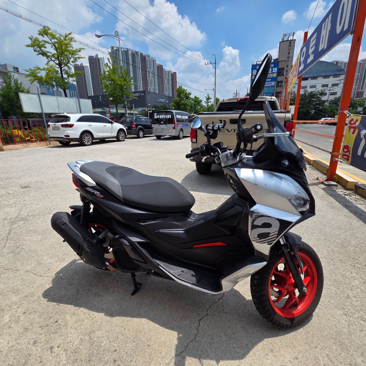 아프릴리아 SR GT 125 4