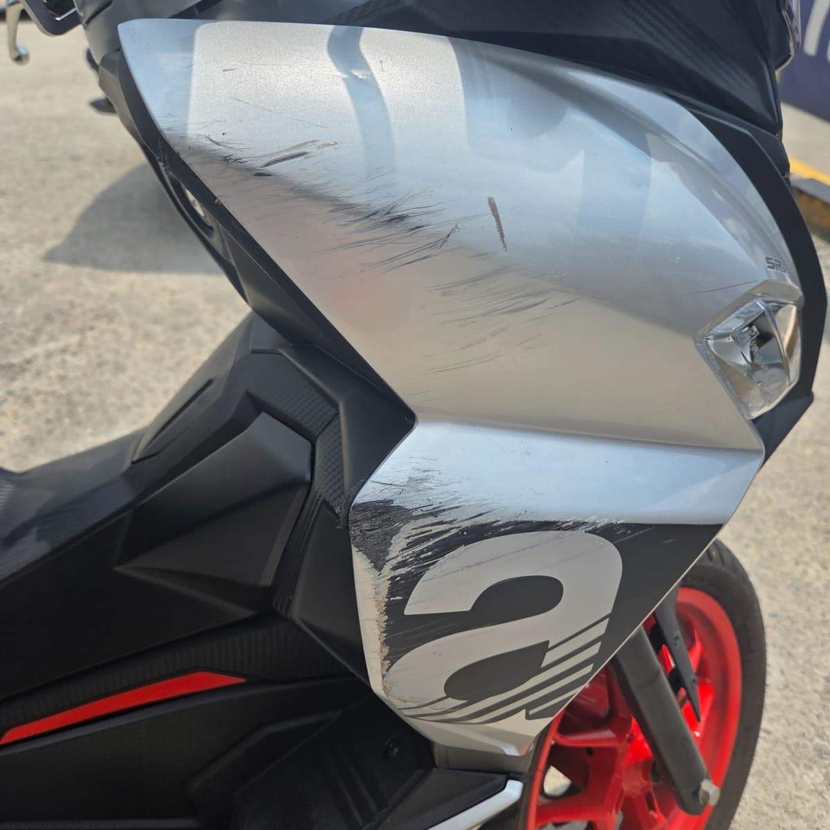 아프릴리아 SR GT 125 7