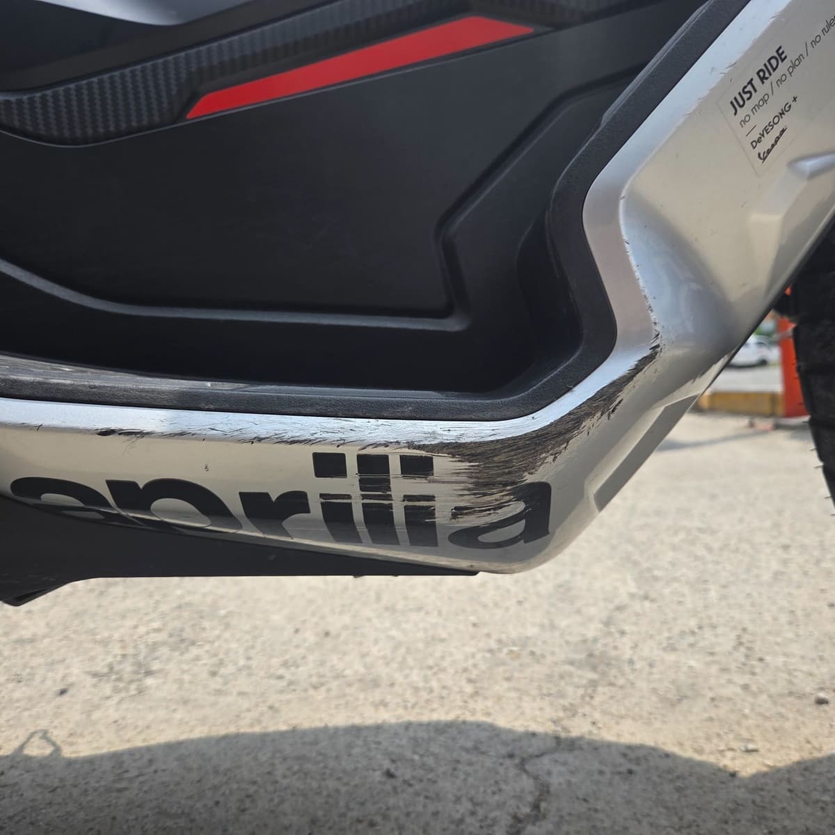 아프릴리아 SR GT 125 8