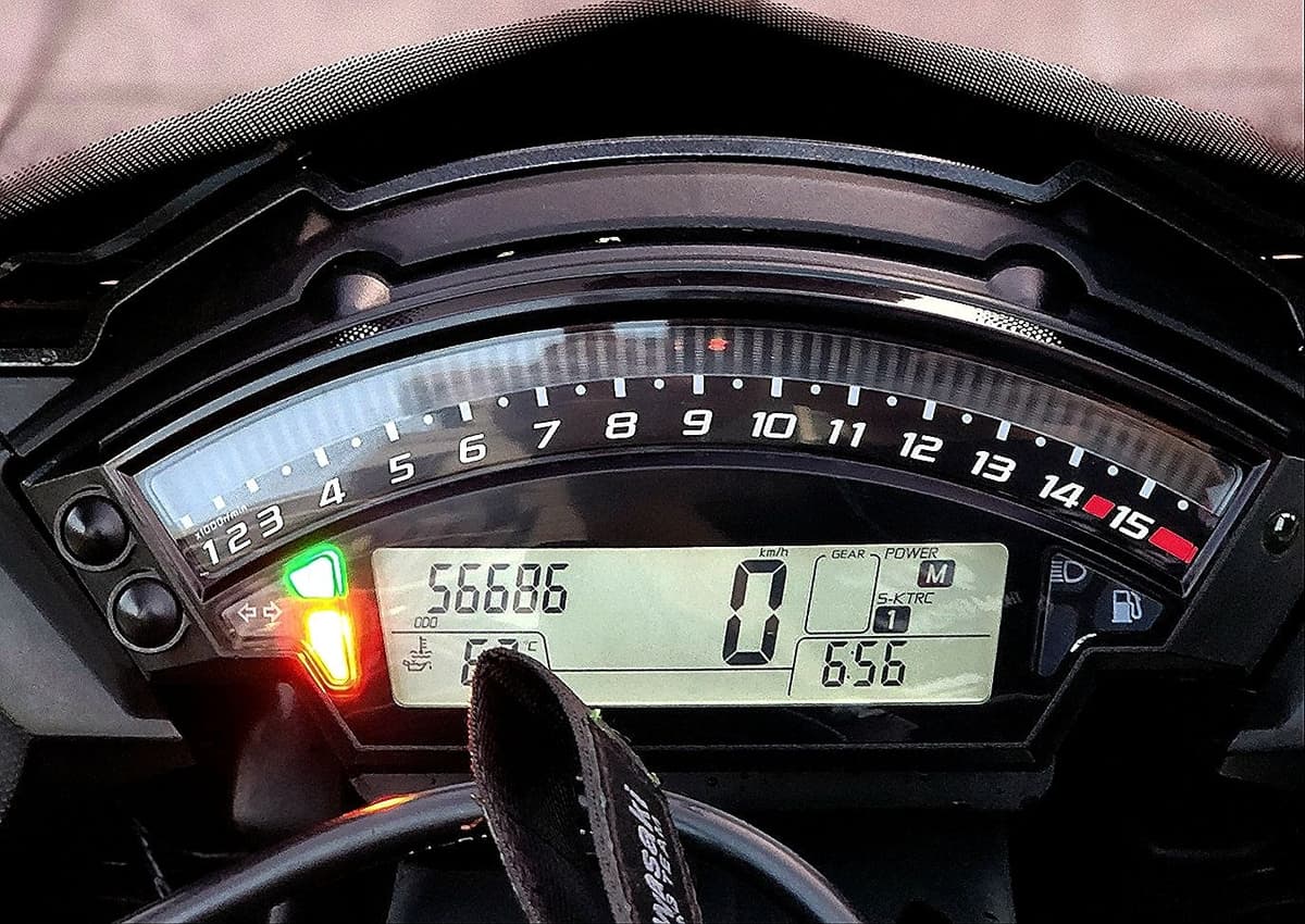 가와사키 닌자 ZX 10 R 4