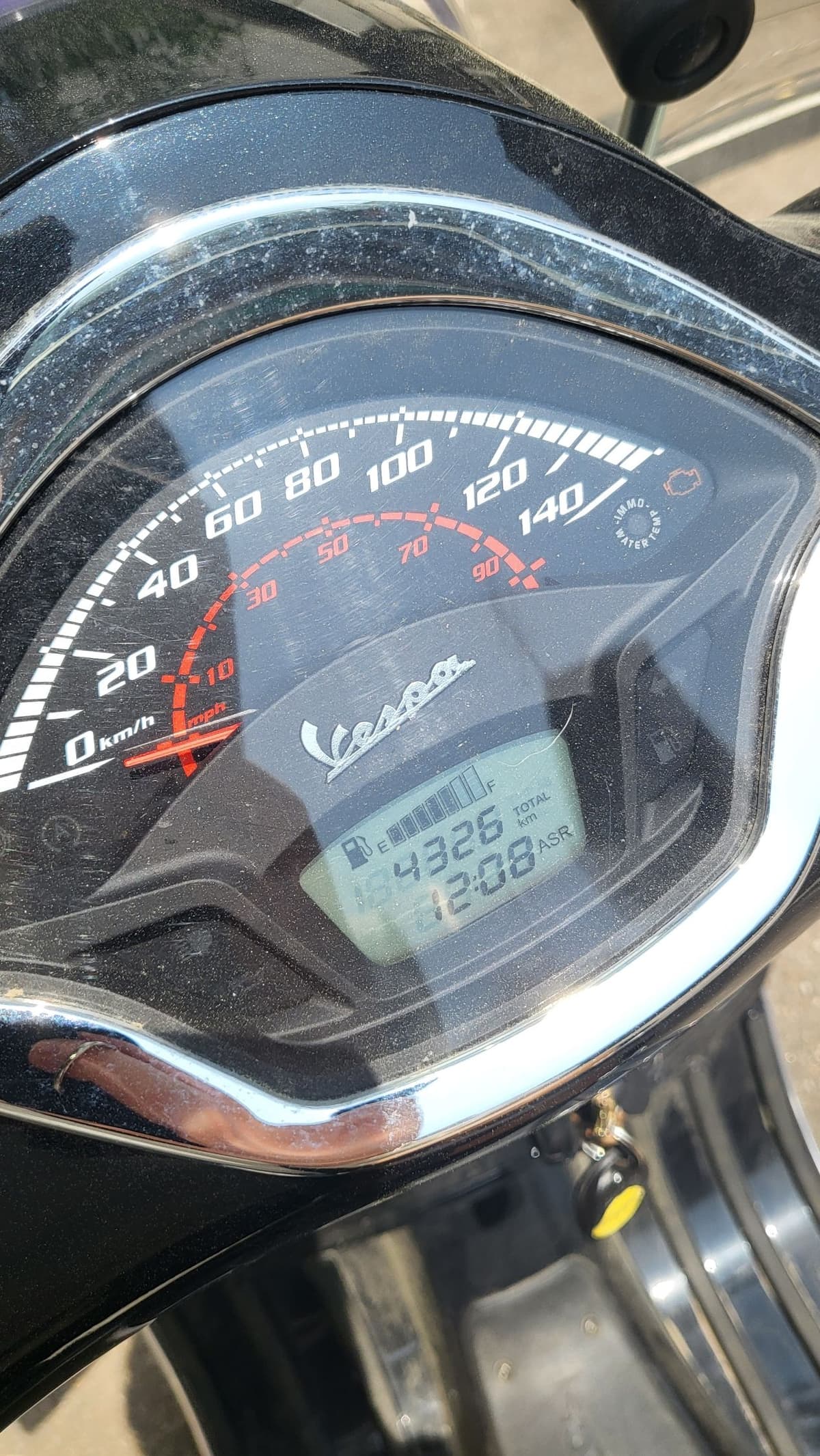 베스파 GTS 125 슈퍼스포츠 5