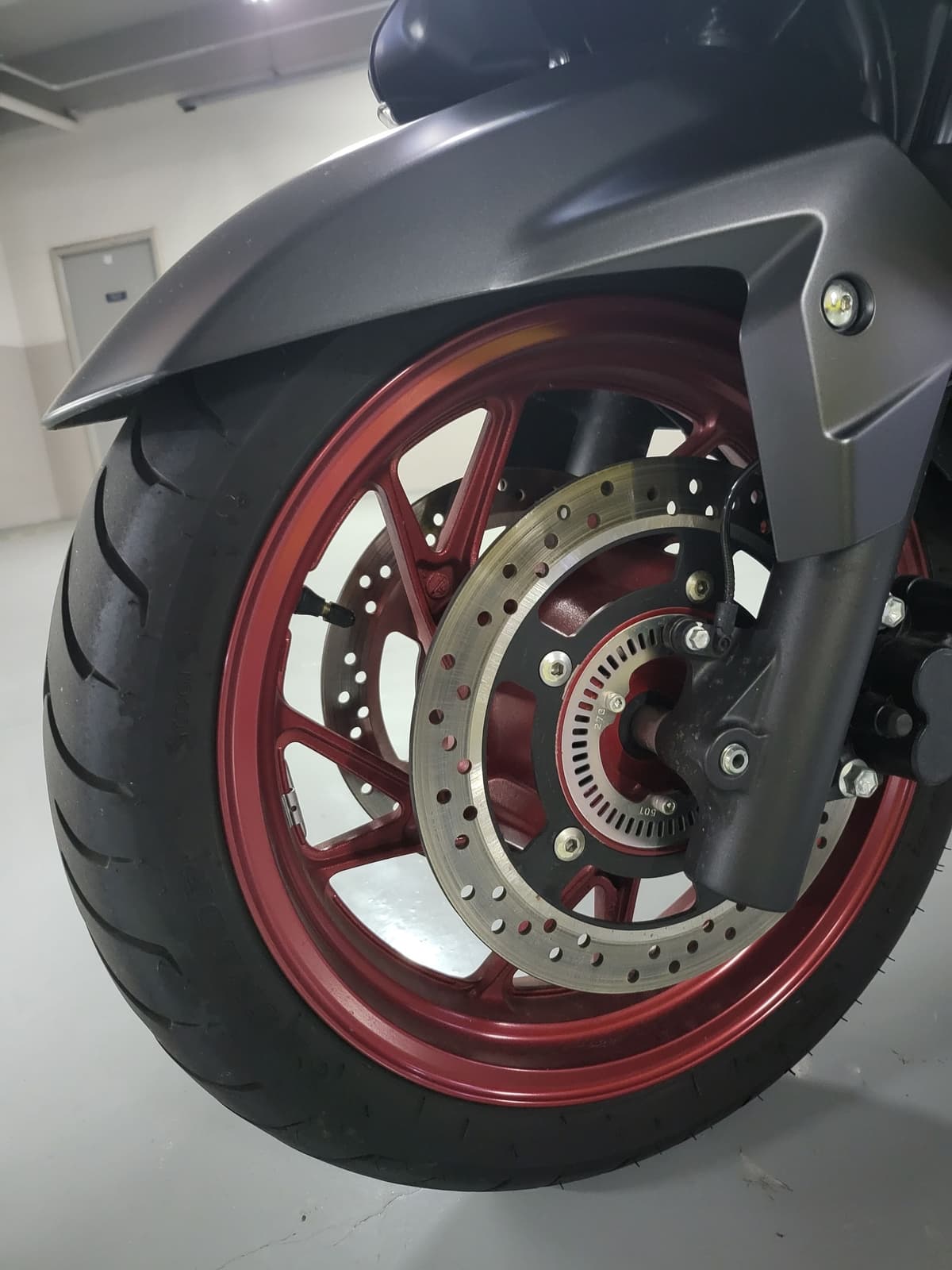 스즈키 버그만 400 ABS 9