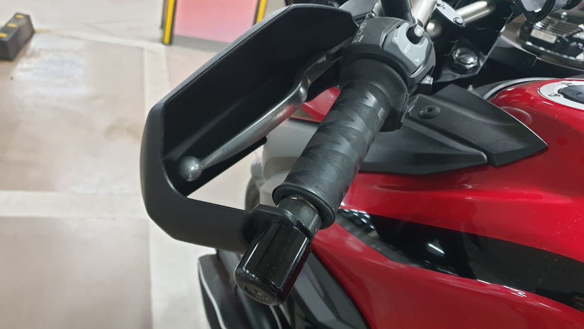 스즈키 브이스트롬 650 XT more