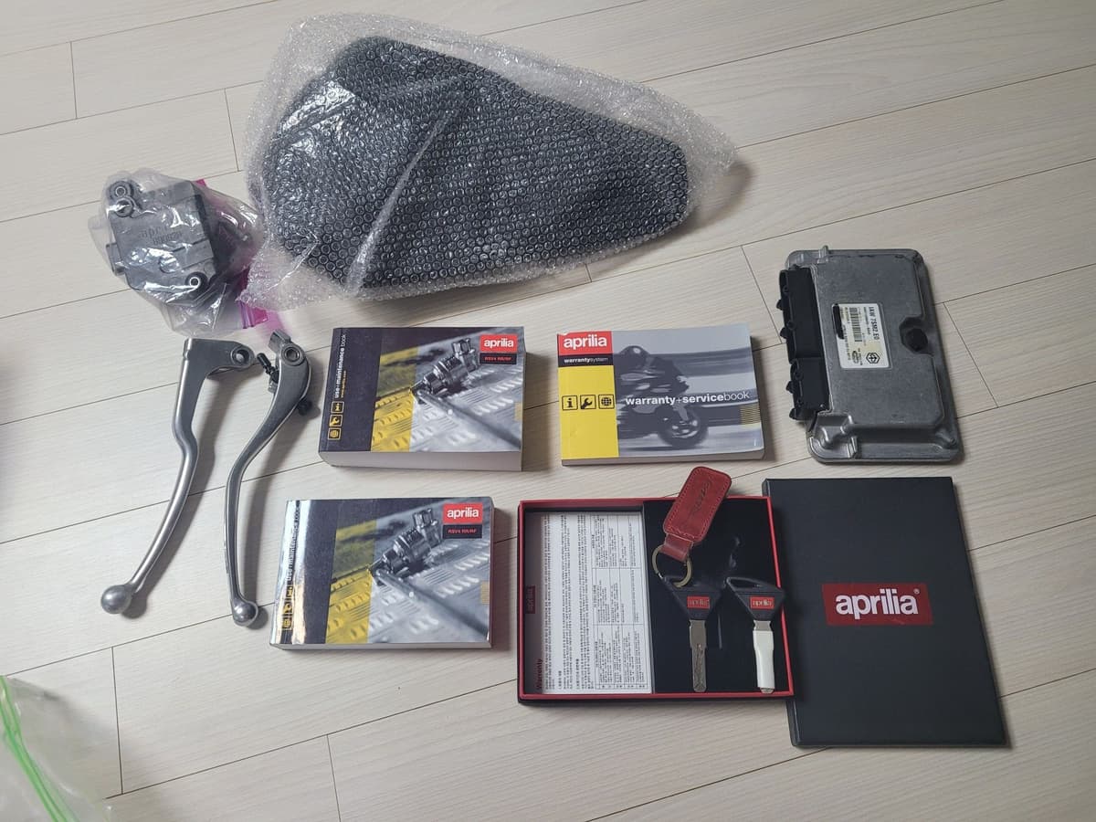 아프릴리아 RSV 4 RR 11