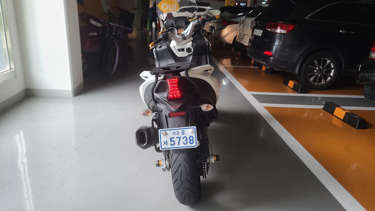 아프릴리아 SRV 850 4