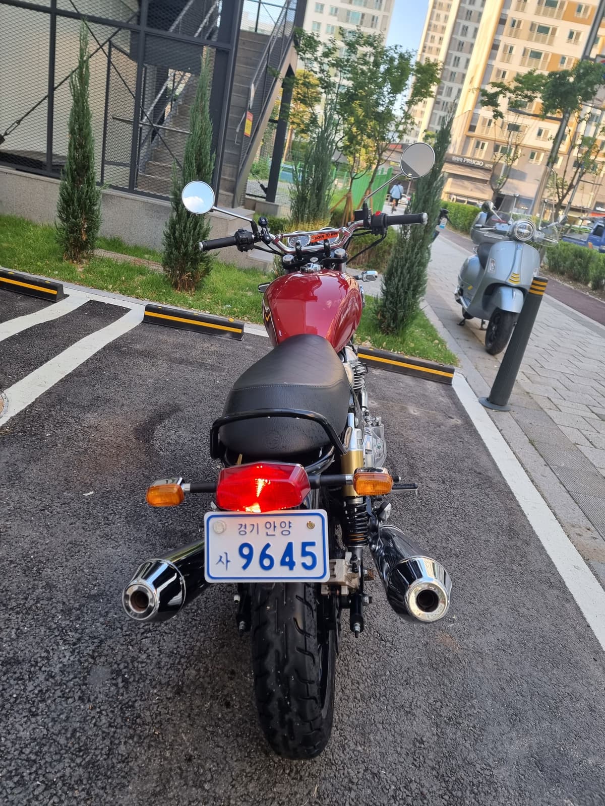 로얄엔필드 인터셉터 650 4