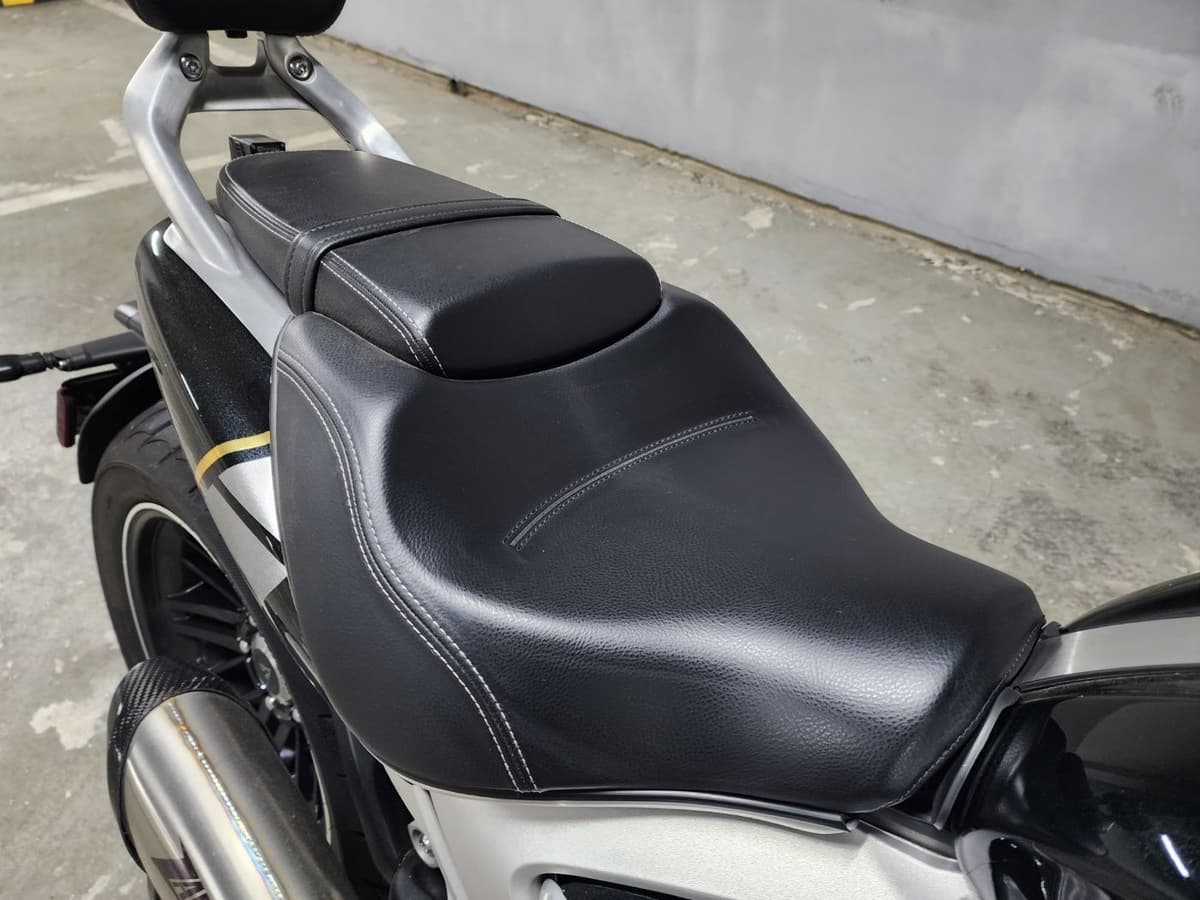 트라이엄프 로켓III R 8