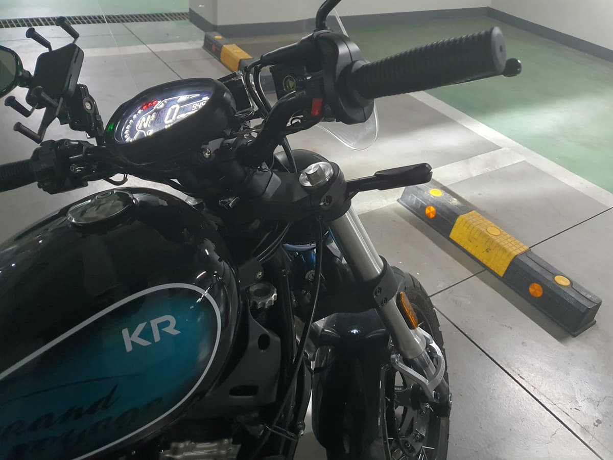 KR모터스 아퀼라 300 SS more