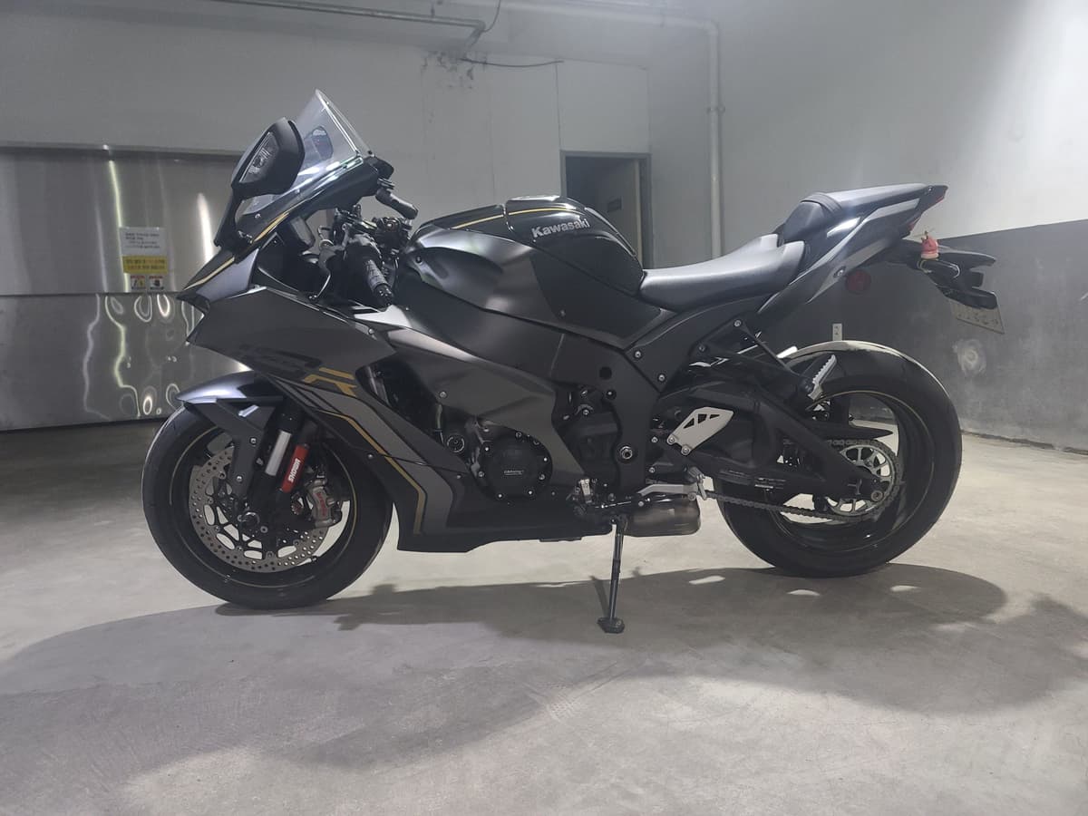 가와사키 닌자 ZX 10 R 2