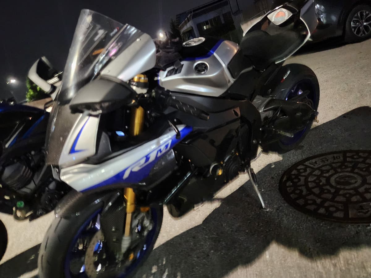 야마하 YZF R1 M 2