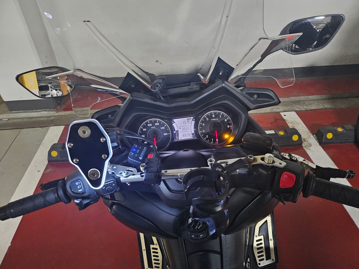 야마하 XMAX 300 ABS more