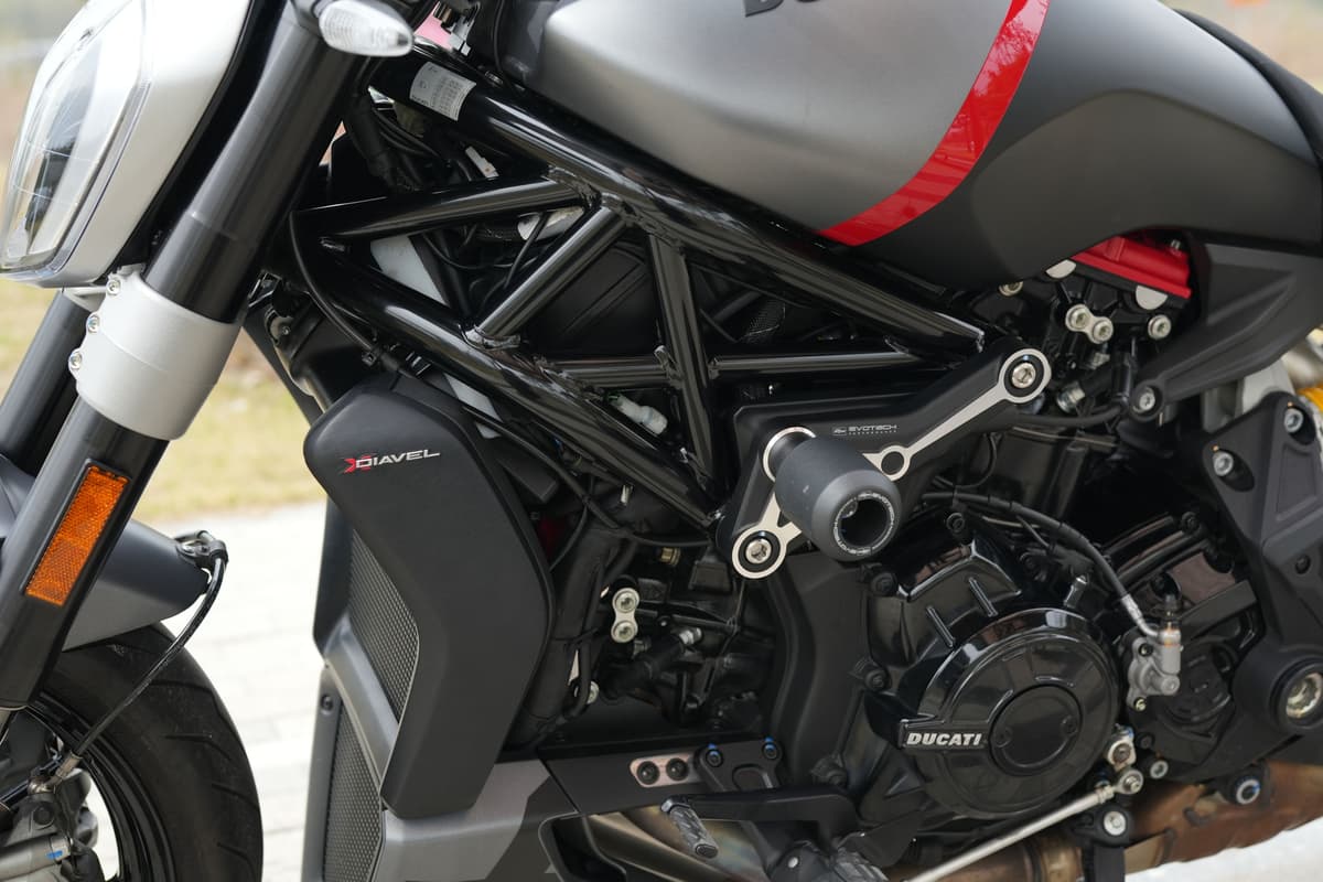 두카티 X 디아벨 블랙스타 19