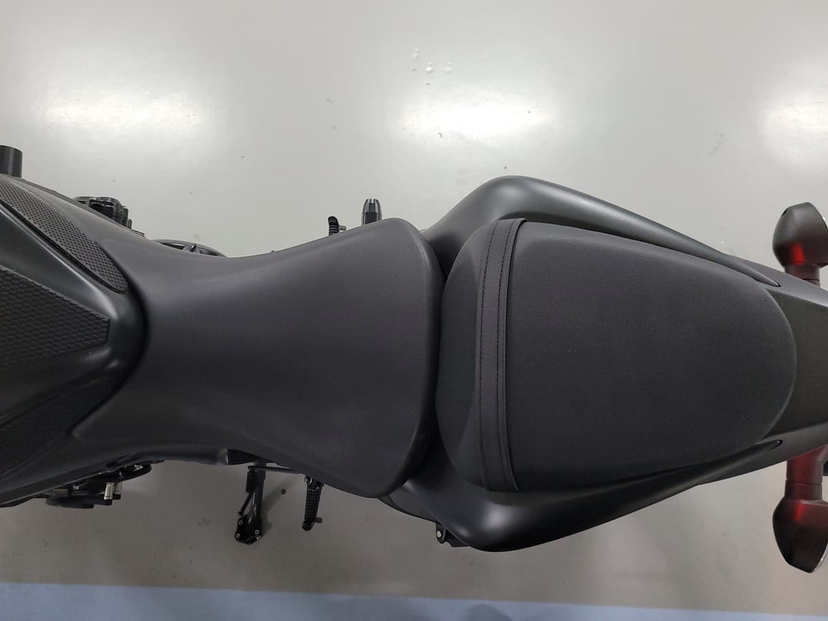 스즈키 GSX S 1000 8