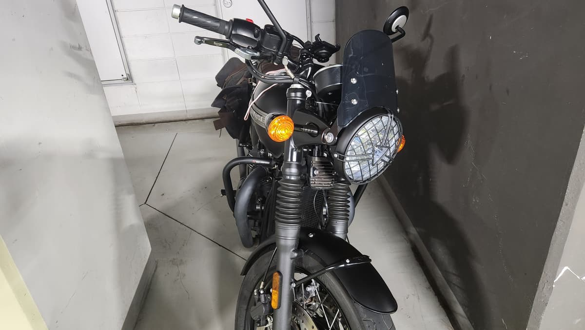 트라이엄프 본네빌 T120 블랙 9