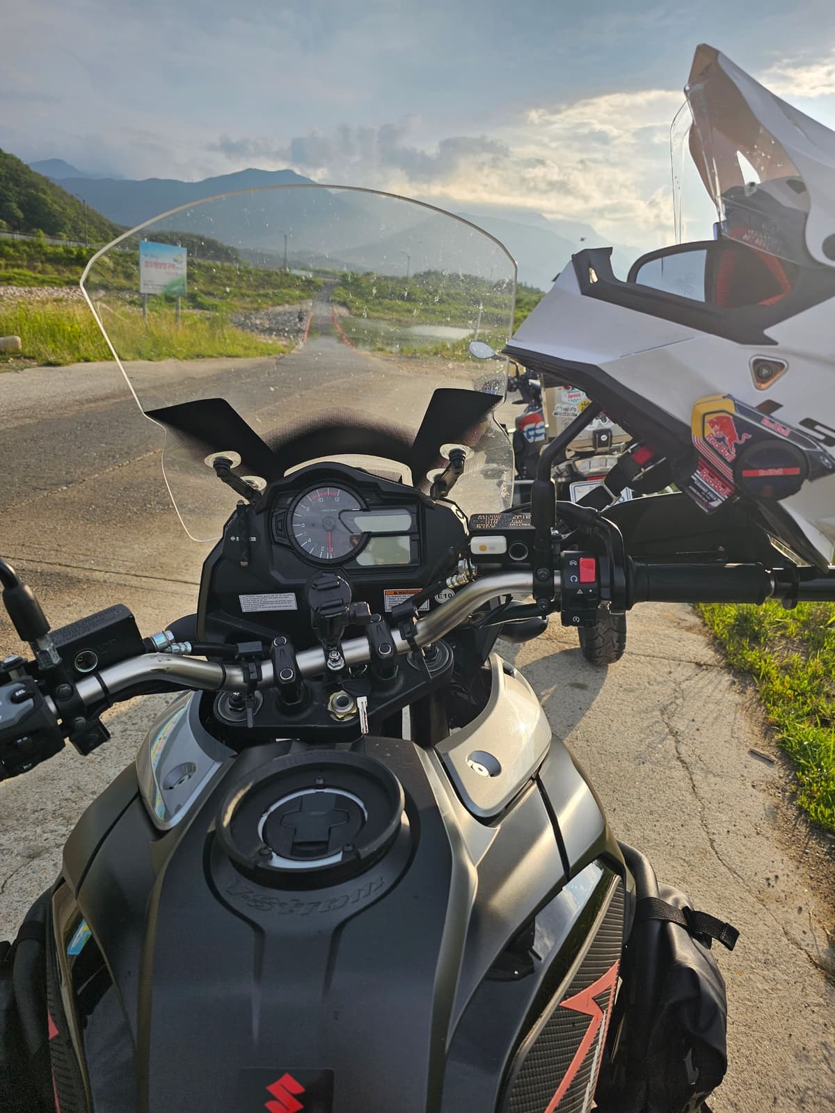 스즈키 브이스트롬 1000 XT more