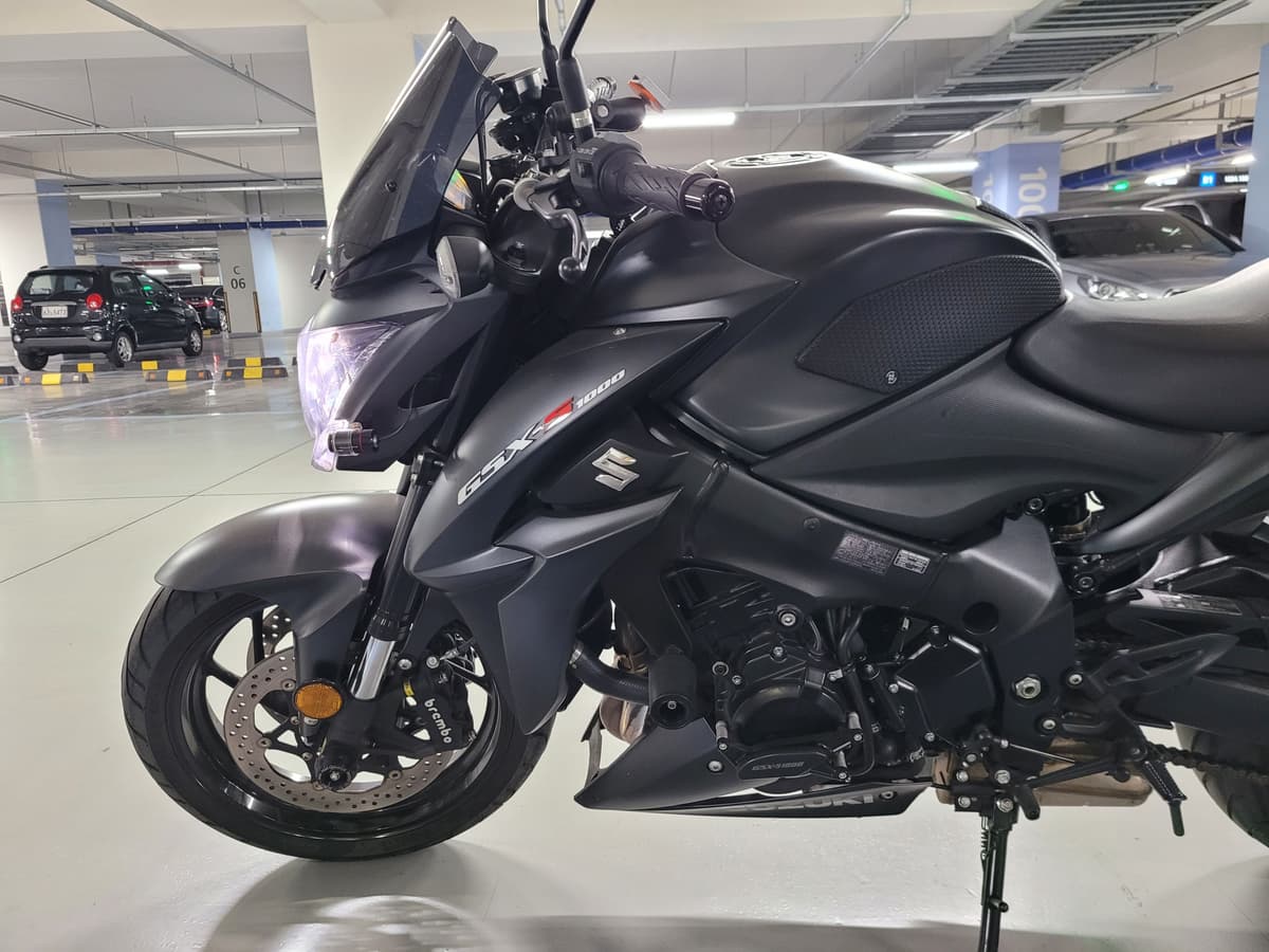 스즈키 GSX S 1000 11
