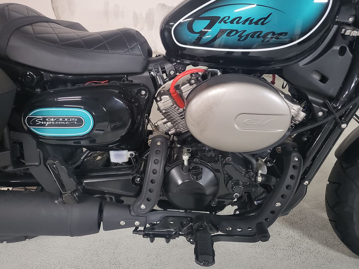 KR모터스 아퀼라 300 SS 10