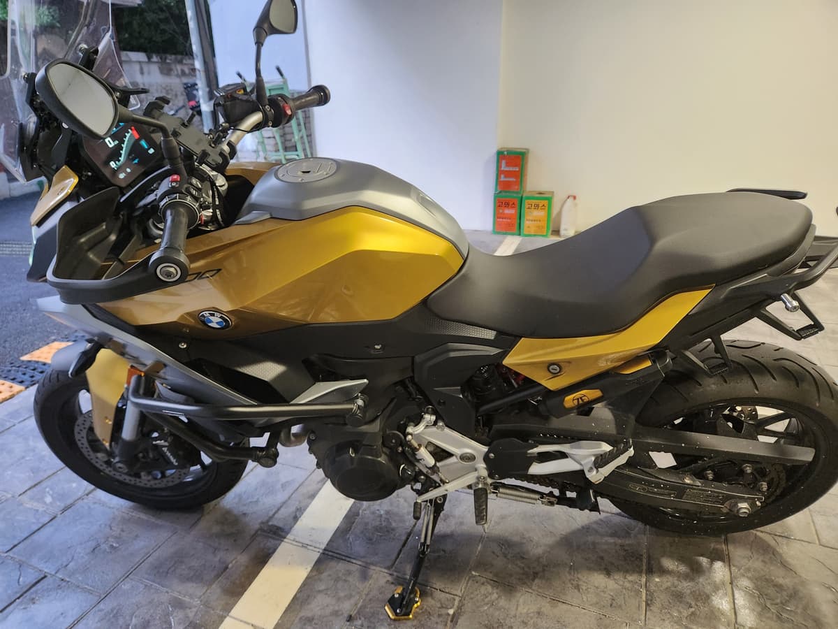 BMW F 900 XR 2