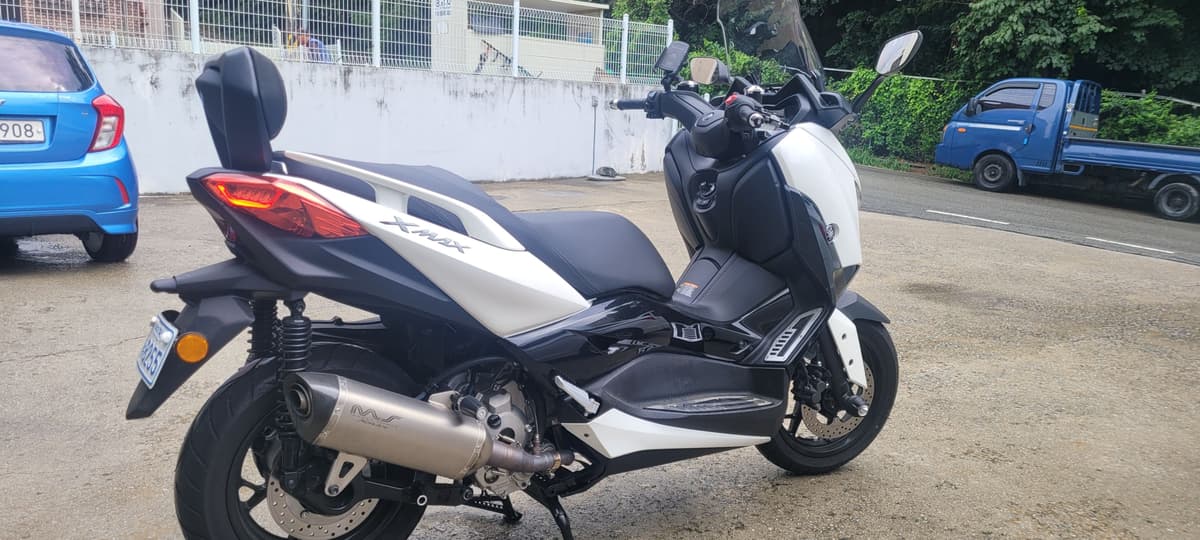 야마하 XMAX 300 ABS 1