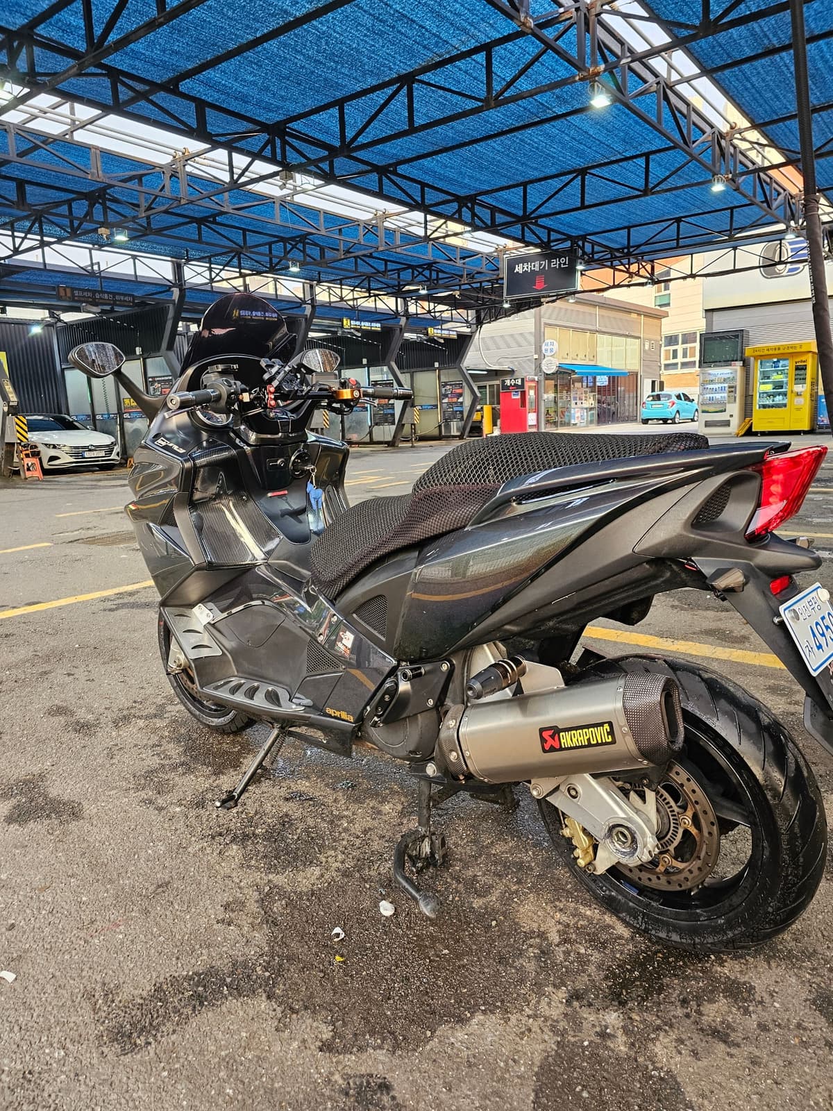 아프릴리아 SRV 850 4